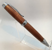 Load image into Gallery viewer, Quilted Makore Ultra Cigar